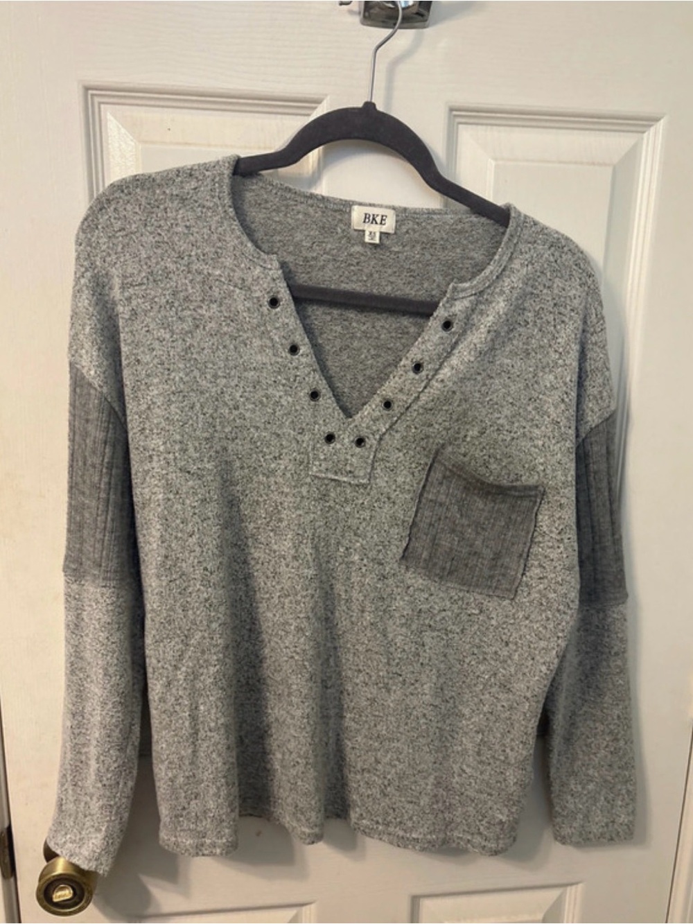 BKE Gray Heather Long-Sleeve V-Notch Knit Top